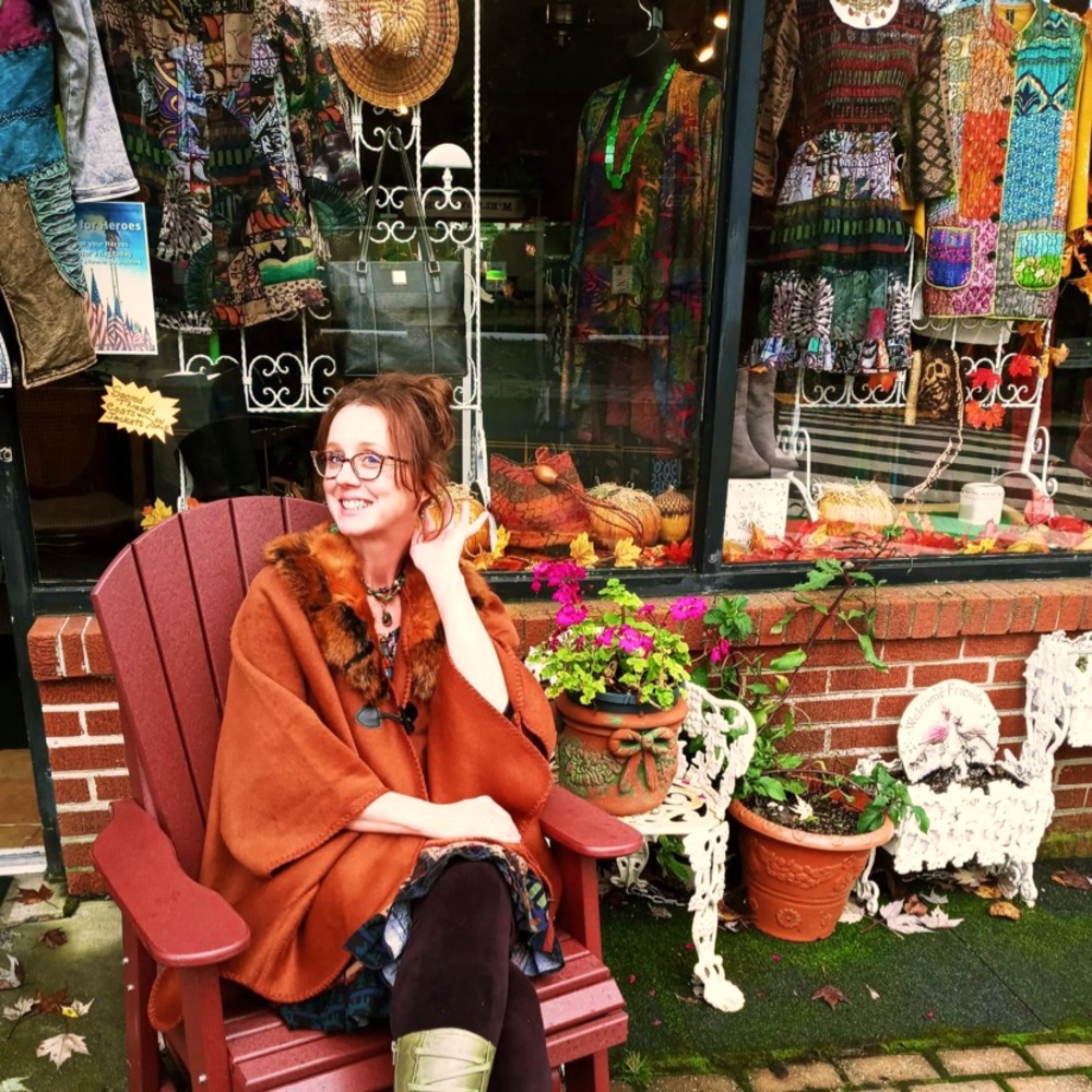 Meet your Posher, Lucinda